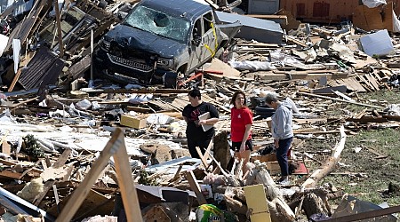 Tornado leaves five dead in Iowa