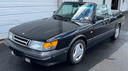 1988 Saab 900 Turbo Convertible SIS Edition 5-Speed at No Reserve