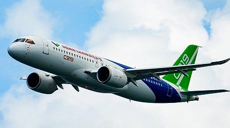 Upstart Chinese planemaker Comac is in talks with Saudi Arabia as it seeks to disrupt the Boeing-Airbus duopoly