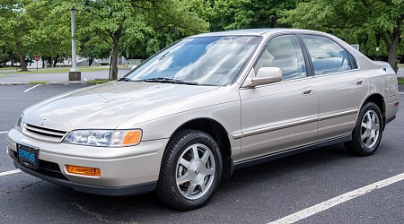 2,200-Mile 1995 Honda Accord EX Sedan at No Reserve