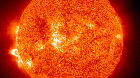 Massive New Solar Flare Could Disrupt Communications, Scientists Warn—But More Northern Lights Are Unlikely