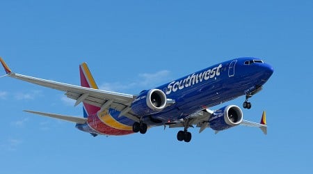 Southwest Airlines Boeing 737 MAX 8 Comes Within 400 Feet Of The Ocean While Approaching Lihue Airport