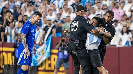 Scaloni: "Si Messi tiene que jugar todo y está bien, jugará"