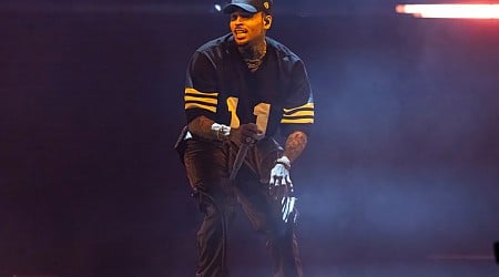 Chris Brown stuck midair during Newark, NJ concert