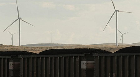 Wyoming, nation’s top coal mining state, promotes climate-friendly plans | 60 Minutes