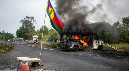 New Caledonia separatists defy French efforts to unblock roads