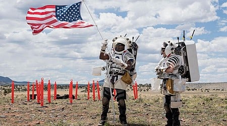 NASA astronauts practice 'moonwalking' in the Arizona desert (photos)