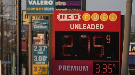 U.S. gas prices are falling; demand at the pump is 'kind of shallow' despite summer travel