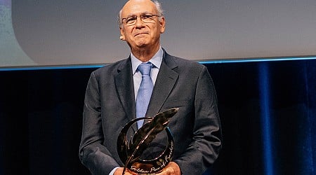 Carlos Chamorro recibió la Pluma de Oro de la Libertad 2024