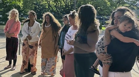 A few midwives seek to uphold Native Hawaiian birth traditions. Would a state law jeopardize them?