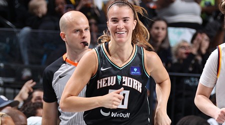 Video: Sabrina Ionescu Fakes out Caitlin Clark, Shrugs After 3 During Fever-Liberty