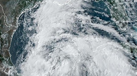 2 tropical storms take aim at Texas, Southeast