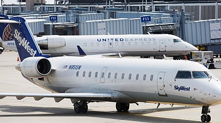 8-year-old girl has medical emergency on SkyWest flight to Chicago and dies