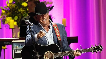 George Strait sets a new record for the largest ticketed concert in U.S. history