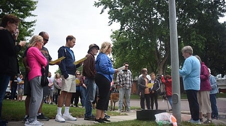 Dozens attend vigil to remember victims of Sioux Falls triple homicide