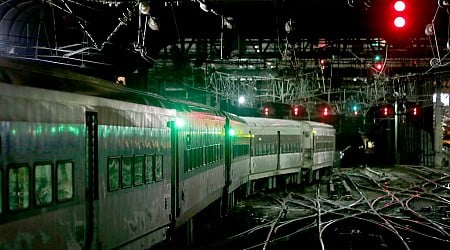 Amtrak, New Jersey Transit seeing major delays as downed wire snarls rail traffic into Penn station