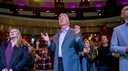 Pastor Robert Morris resigns from Gateway Church after child sex abuse allegation