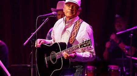 George Strait sets record for biggest ticketed concert in US history