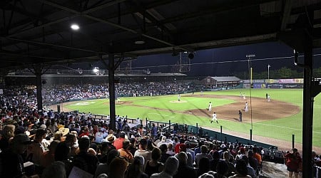 At Rickwood, Reggie Jackson Describes Enduring Racism