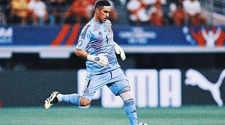 Claudio Bravo makes 4 saves in historic start for Chile, plays Peru to a scoreless draw in Copa América