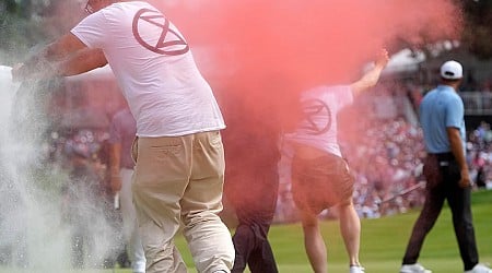 Climate protesters run onto green and spray powder, delaying finish of PGA Tour event