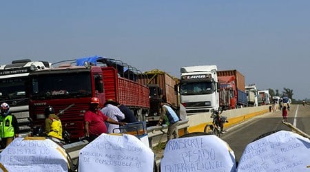 Truckers Blockade Roads in Bolivia, Demanding Fair Wages and Fuel Prices