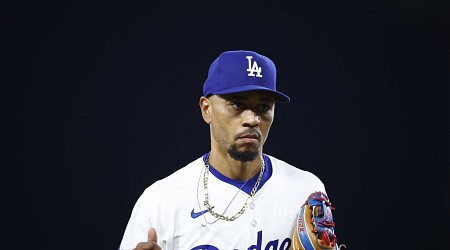 Dodgers' Mookie Betts to Miss Time with Fractured Hand Injury; Won't Need Surgery
