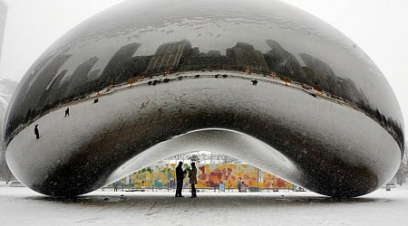 Chicago's iconic 'Bean' sculpture reopens to tourists after nearly a year