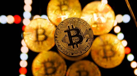 Bitcoin bounces above $61,000, Solana leads cryptocurrencies higher