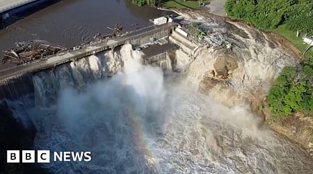 Floods break through US dam causing major damage
