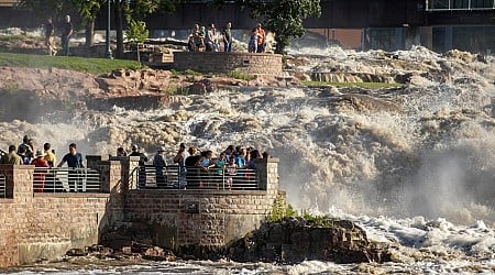 Iowa, South Dakota go their separate ways after sudden flood [Interesting]