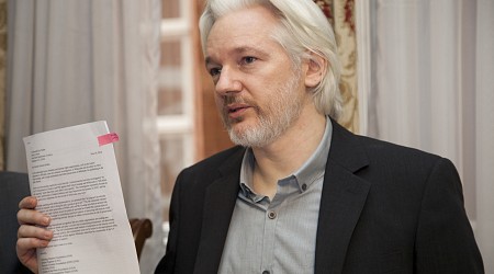 Julian Assange se declara culpable de filtrar secretos de seguridad nacional a cambio de su libertad