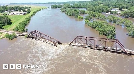 Bridge collapses amid severe flooding in US midwest