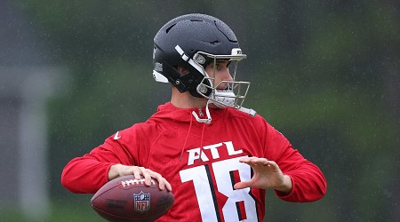 Kirk Cousins' 1st Photo in Falcons Uniform Revealed After Massive Free-Agent Contract