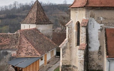 Dezeen Debate features "smart and humble" church conversion in Transylvania