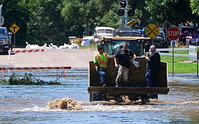 Record flooding inundates northwest Iowa, prompts evacuations, isolates one city