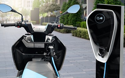 E-Scooter and E-Bike Crashes Are Skyrocketing in the US
