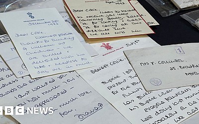 'Intimate' Princess Diana letters up for auction