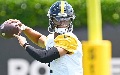 Steelers training camp: Justin Fields takes QB1 reps as Russell Wilson misses opening day, passes first test