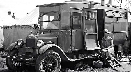 Vintage Wooden Homes on Wheels: Photos of Mobile Living from Early 20th Century