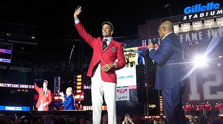 Pats induct Brady in HOF, retire No. 12, plan statue