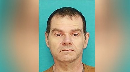 "Armado y peligroso": buscan a un hombre que fue visto por última vez en Arkansas en relación con múltiples homicidios y robos de coches en Oklahoma