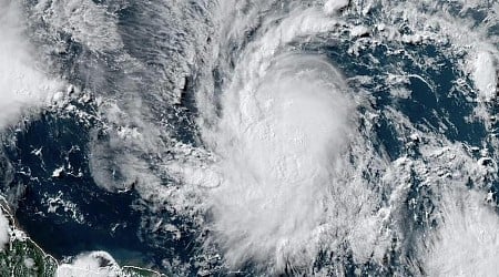 Ouragan Beryl en approche : les Caraïbes se préparent à des vagues de 5 mètres et des vents à 190 km/h