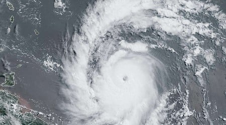 Aux Antilles, l’ouragan Béryl entraîne des risques « mortels » avec des vents à 180 km/h