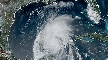 Beryl aims for Texas, as Gulf Coast preps for hurricane
