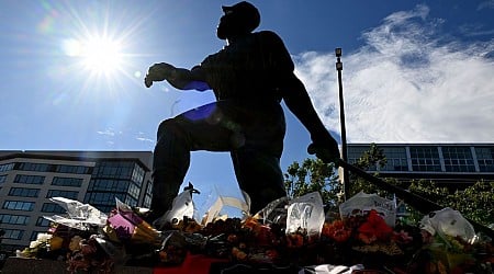 Giants hold public memorial service for Willie Mays