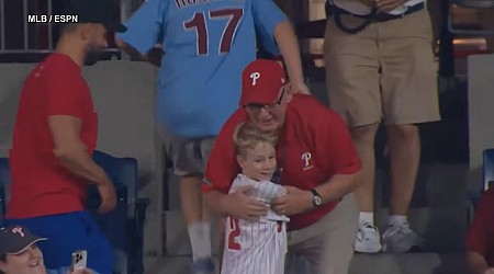WATCH: Baseball usher makes young fan's day