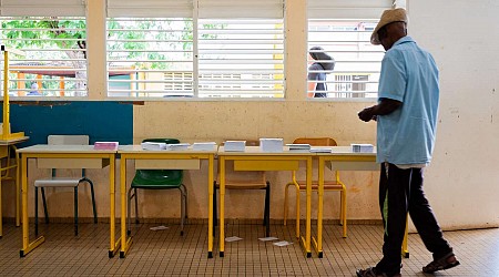 Législatives : les bureaux de vote ouvrent en outre-mer