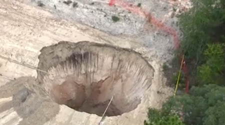 Massive hole opens up in Hernando County