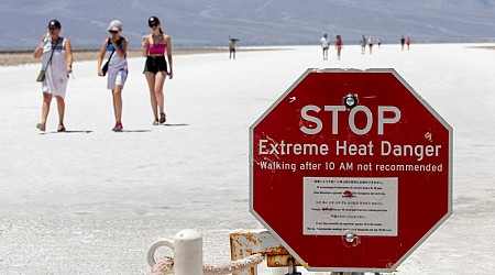 Tourists Flock to Death Valley Despite Deadly U.S. Heat Wave